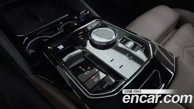 BMW 5 Series 2025 — Фото 9/20