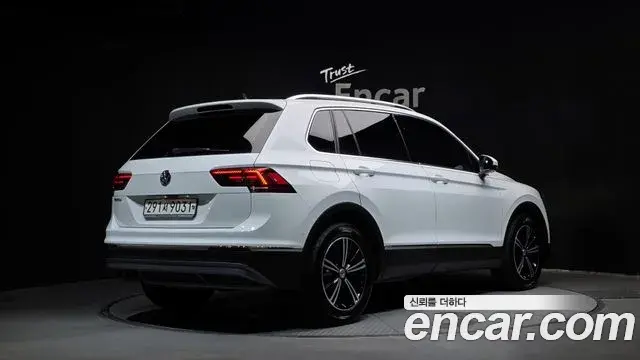 Volkswagen Tiguan 2019 — ფოტო 30/34
