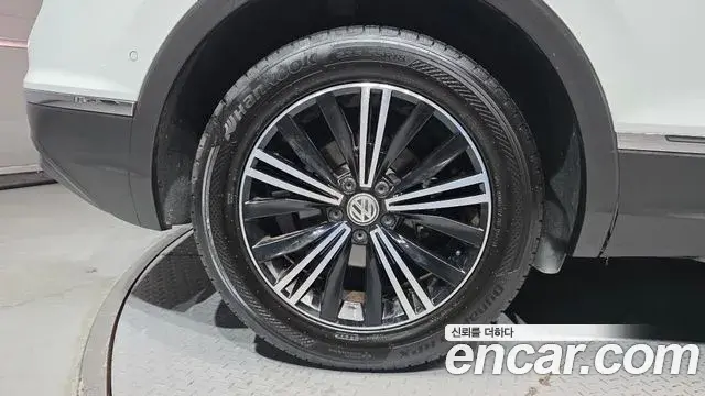 Volkswagen Tiguan 2019 — ფოტო 7/34