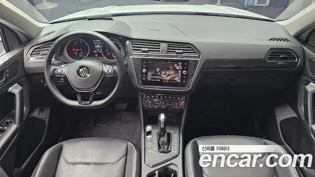 Volkswagen Tiguan 2019 — ფოტო 25/34
