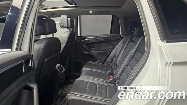 Volkswagen Tiguan 2019 — ფოტო 31/34