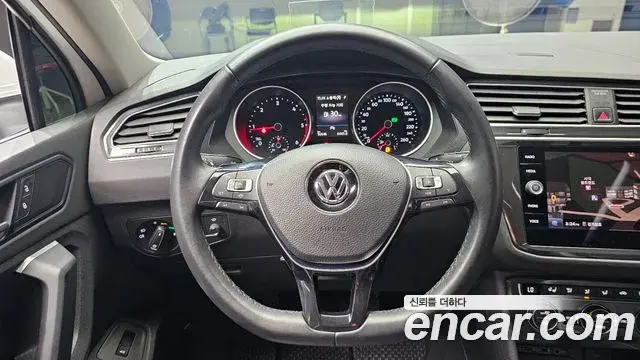 Volkswagen Tiguan 2019 — ფოტო 8/34