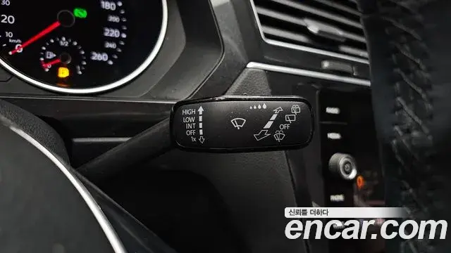 Volkswagen Tiguan 2019 — ფოტო 22/34