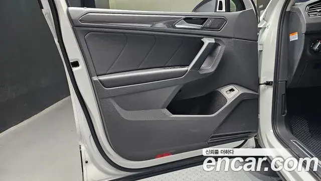 Volkswagen Tiguan 2019 — ფოტო 27/34