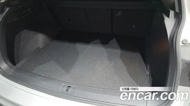 Volkswagen Tiguan 2019 — ფოტო 16/34
