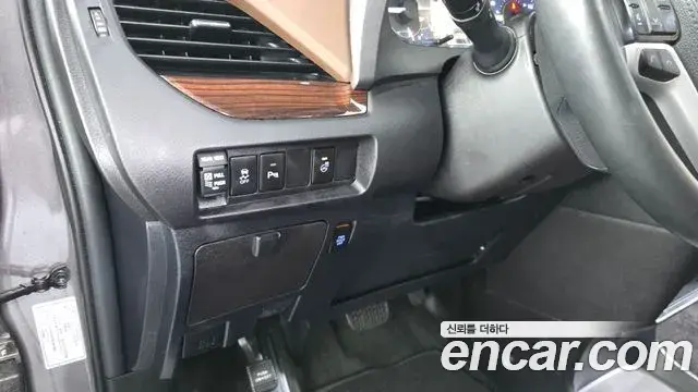 Toyota Sienna 2019 — ფოტო 24/33