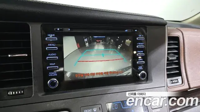 Toyota Sienna 2019 — ფოტო 6/33