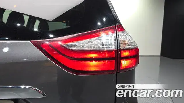 Toyota Sienna 2019 — ფოტო 18/33