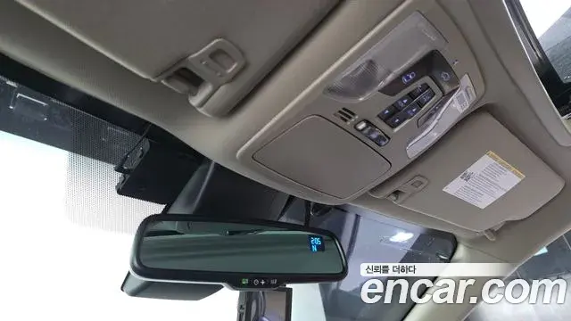 Toyota Sienna 2019 — ფოტო 13/33