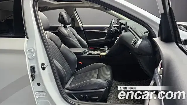Genesis G70 2019 — ფოტო 7/20
