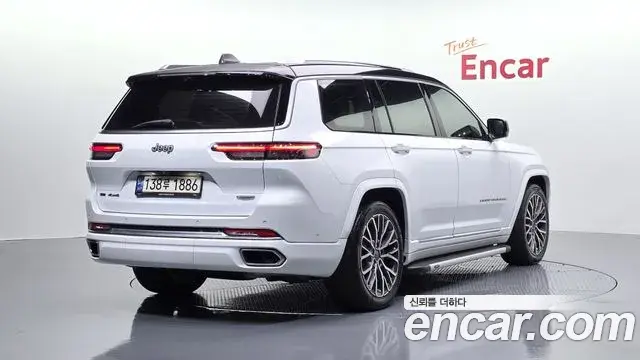 Jeep Grand Cherokee 2021 — Фото 2/20
