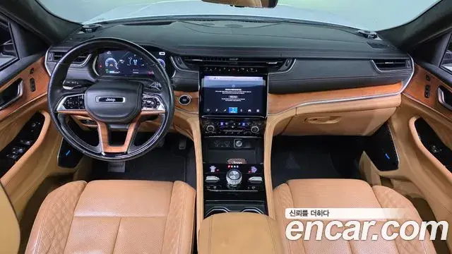 Jeep Grand Cherokee 2021 — Фото 7/20
