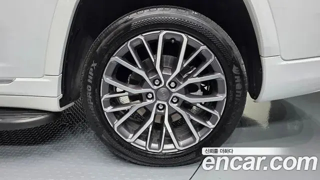 Jeep Grand Cherokee 2021 — Photo 25/38