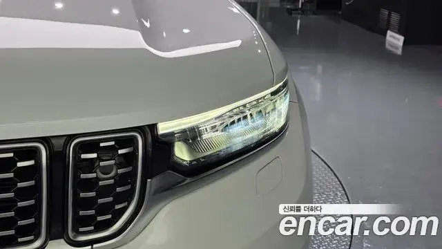 Jeep Grand Cherokee 2021 — Photo 36/38