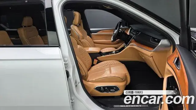 Jeep Grand Cherokee 2021 — Photo 32/38