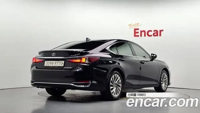 Lexus ES300h 2022 — ფოტო 10/33
