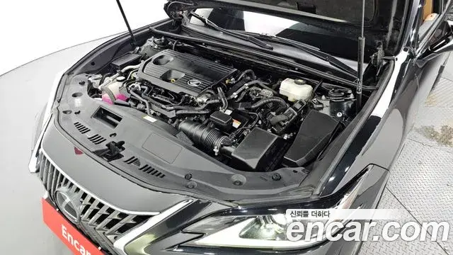 Lexus ES300h 2022 — ფოტო 5/33