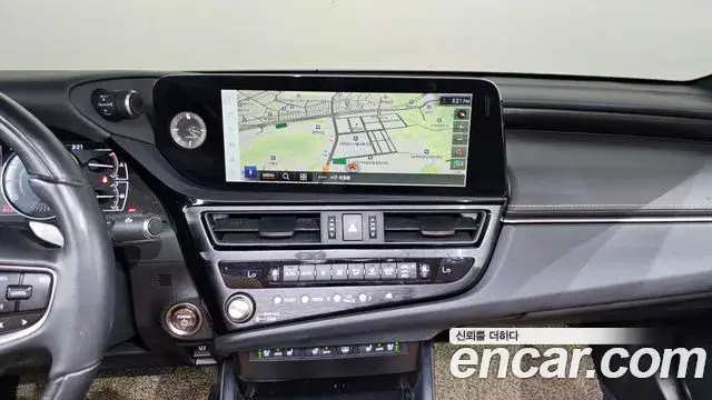 Lexus ES300h 2022 — ფოტო 9/33