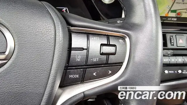 Lexus ES300h 2022 — ფოტო 12/33