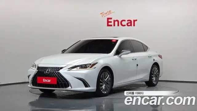 Lexus ES300h 2023 — Şəkil 35/40