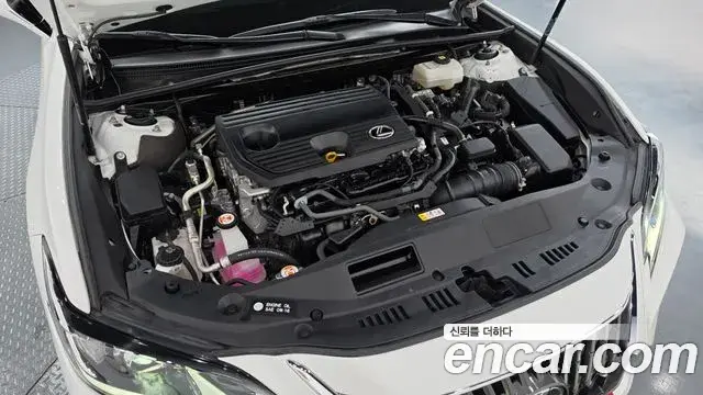 Lexus ES300h 2023 — Şəkil 40/40