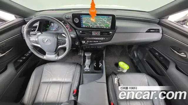 Lexus ES300h 2023 — Şəkil 15/40