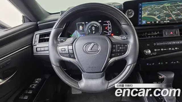 Lexus ES300h 2023 — Şəkil 32/40
