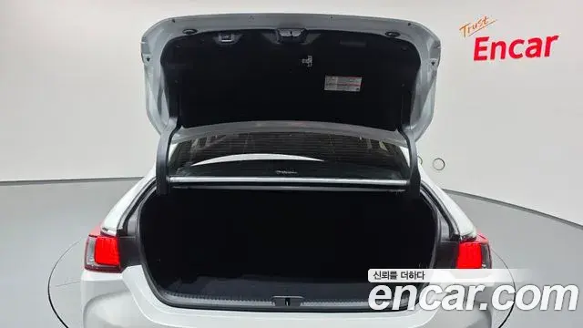 Lexus ES300h 2023 — Şəkil 13/40