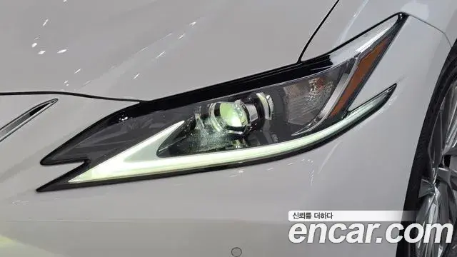 Lexus ES300h 2023 — Şəkil 2/40