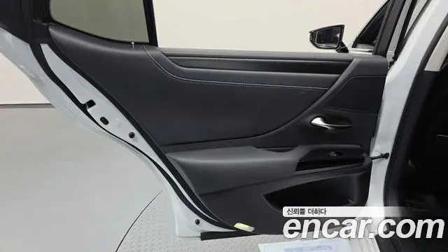 Lexus ES300h 2023 — Şəkil 1/40