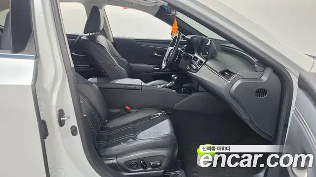 Lexus ES300h 2023 — Şəkil 4/40