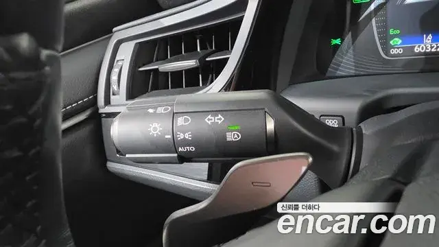 Lexus ES300h 2023 — Şəkil 25/40