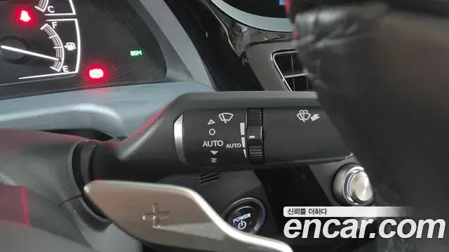 Lexus ES300h 2023 — Şəkil 28/40
