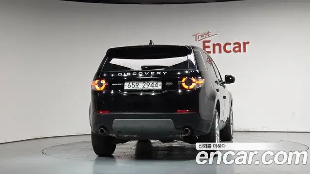 Land Rover Discovery Sport 2019 — ფოტო 28/35