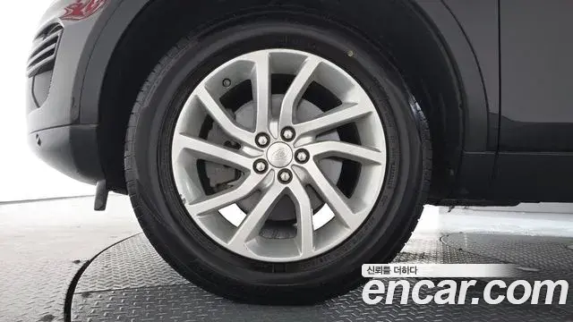 Land Rover Discovery Sport 2019 — ფოტო 17/35