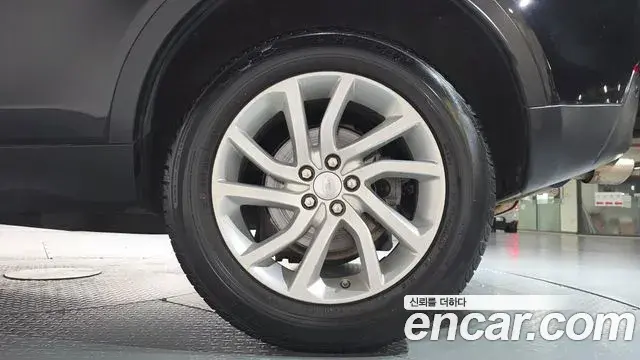 Land Rover Discovery Sport 2019 — ფოტო 4/35