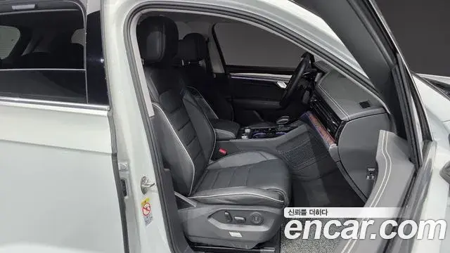 Volkswagen Touareg 2025 — Şəkil 24/36
