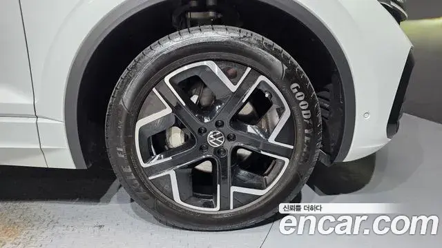 Volkswagen Touareg 2025 — Şəkil 31/36