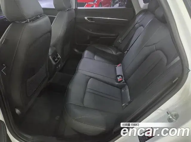 Hyundai Sonata 2022 — Photo 8/18