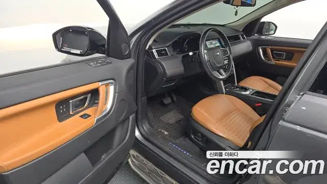 Land Rover Discovery Sport 2018 — ფოტო 24/31