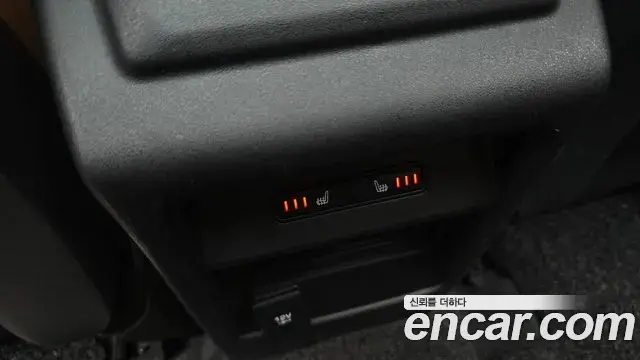 Land Rover Discovery Sport 2018 — ფოტო 28/31