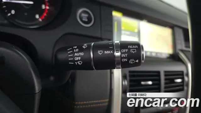 Land Rover Discovery Sport 2018 — ფოტო 17/31