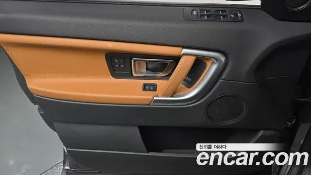 Land Rover Discovery Sport 2018 — ფოტო 13/31