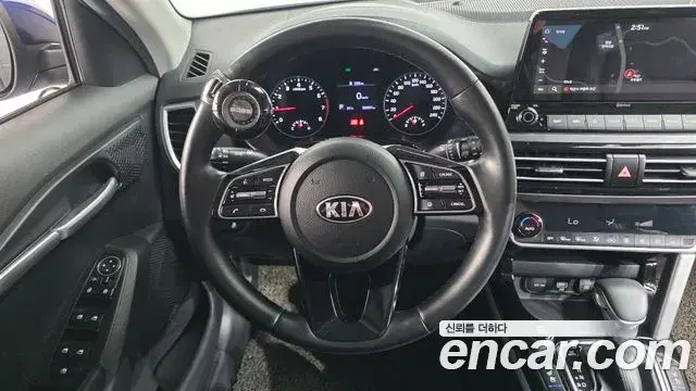 Kia Seltos 2019 — Фото 13/20