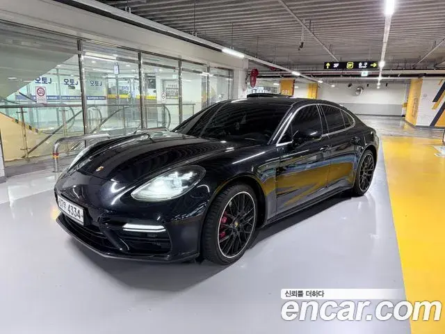 Porsche Panamera 2018 — Photo 1/11
