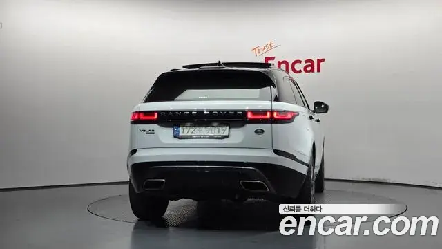 Land Rover Range Rover Velar 2021 — ფოტო 19/36