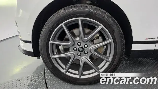 Land Rover Range Rover Velar 2021 — ფოტო 4/36