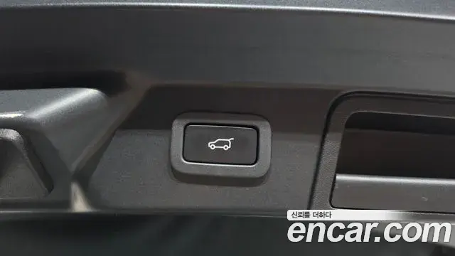 Land Rover Range Rover Velar 2021 — ფოტო 31/36