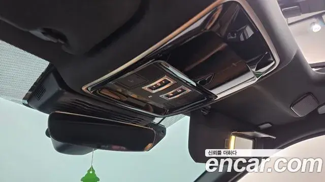 Land Rover Range Rover Velar 2021 — ფოტო 10/36