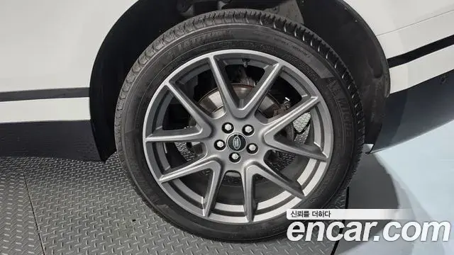 Land Rover Range Rover Velar 2021 — ფოტო 3/36